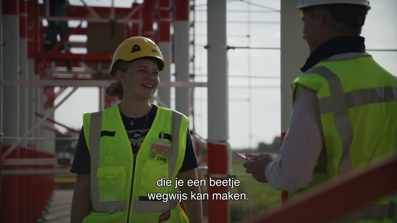 Systeemspecalisten Martijn en Fabian ontwerpen systemen om vliegverkeer veilig te houden