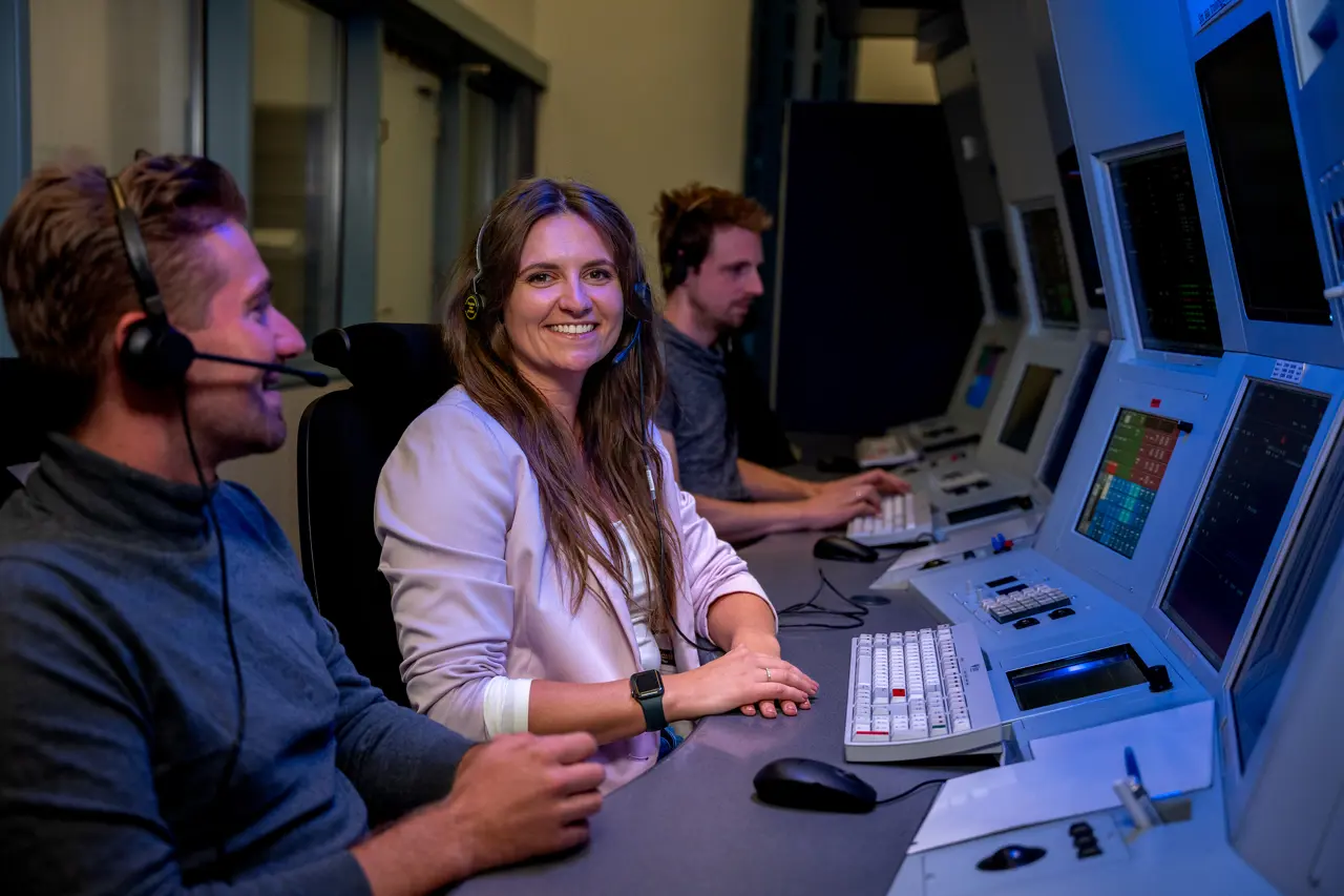 Megan op haar werkplek 