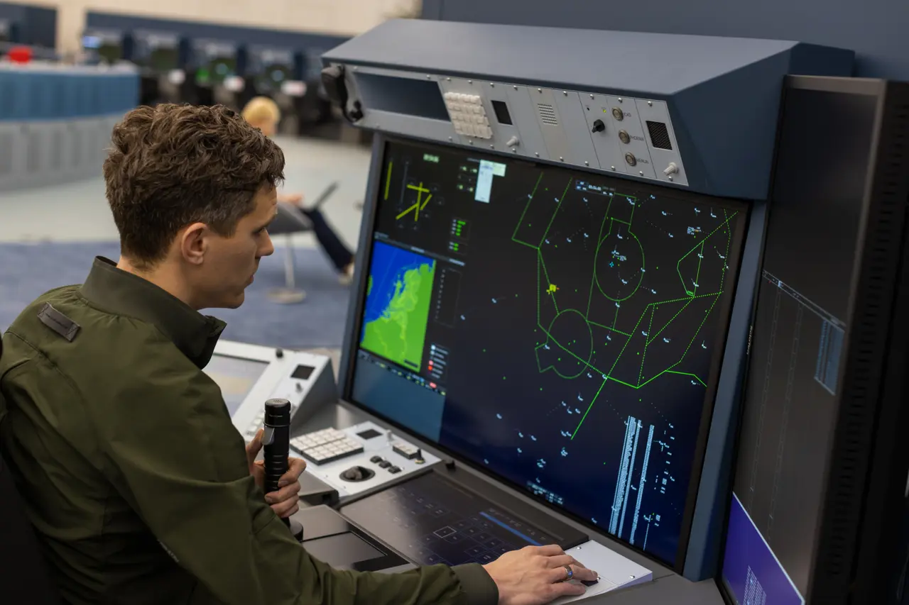 Luchtverkeersleider op Beek