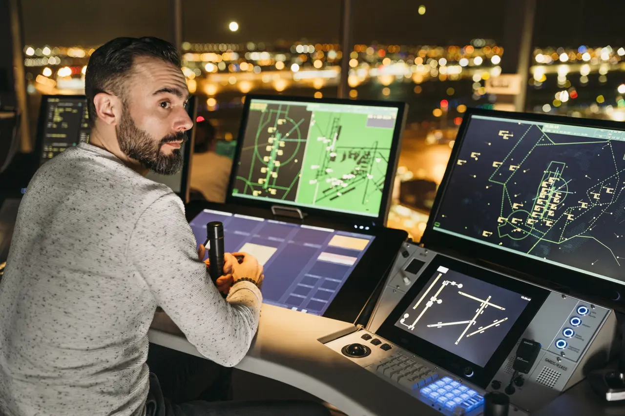 Luchtverkeersleider civiel of militair