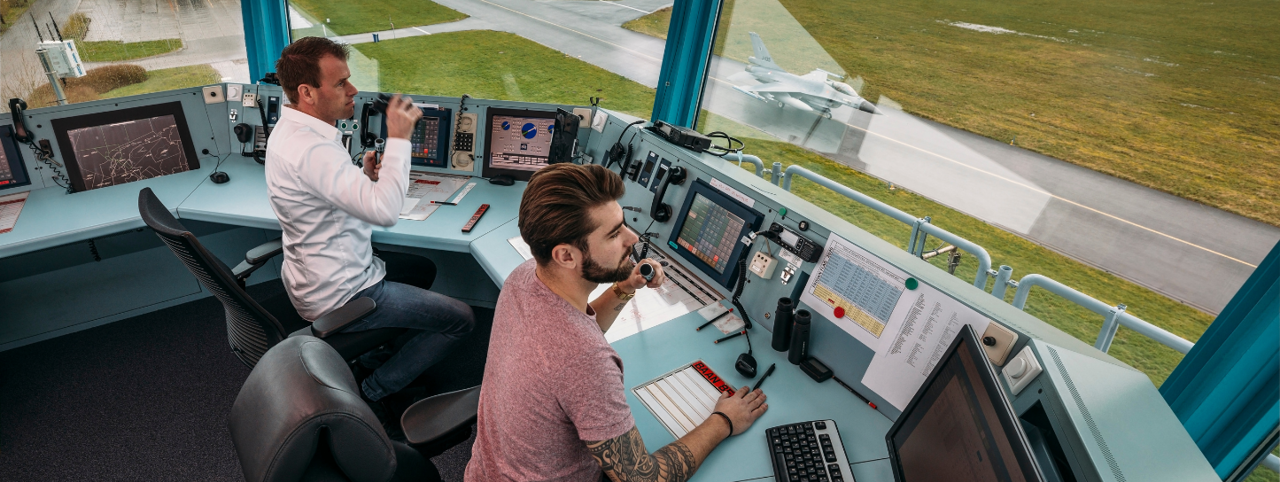 Joost is luchtverkeersleider op vliegbasis Leeuwarden