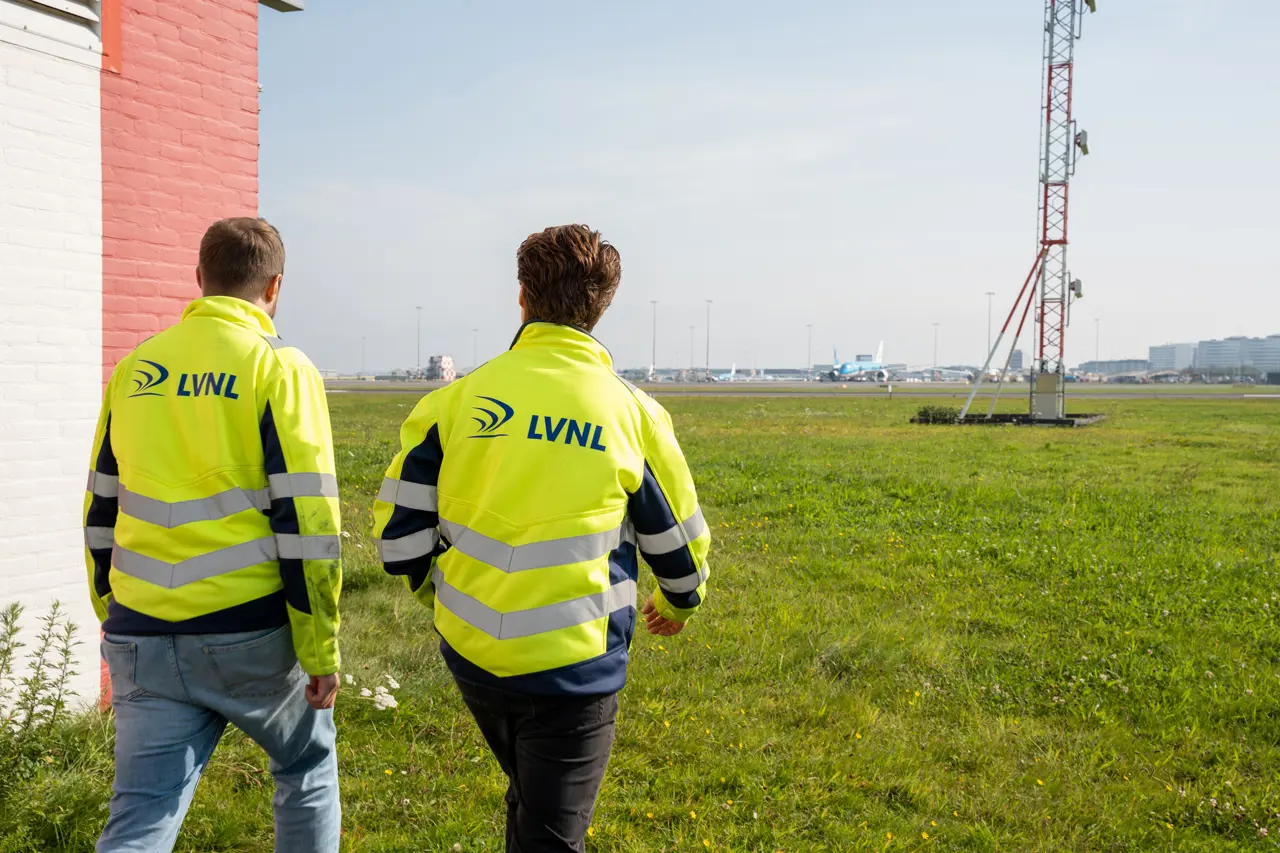 Foto Chiel met collega op inspectie