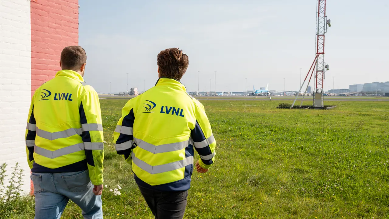 Foto Chiel met collega op inspectie