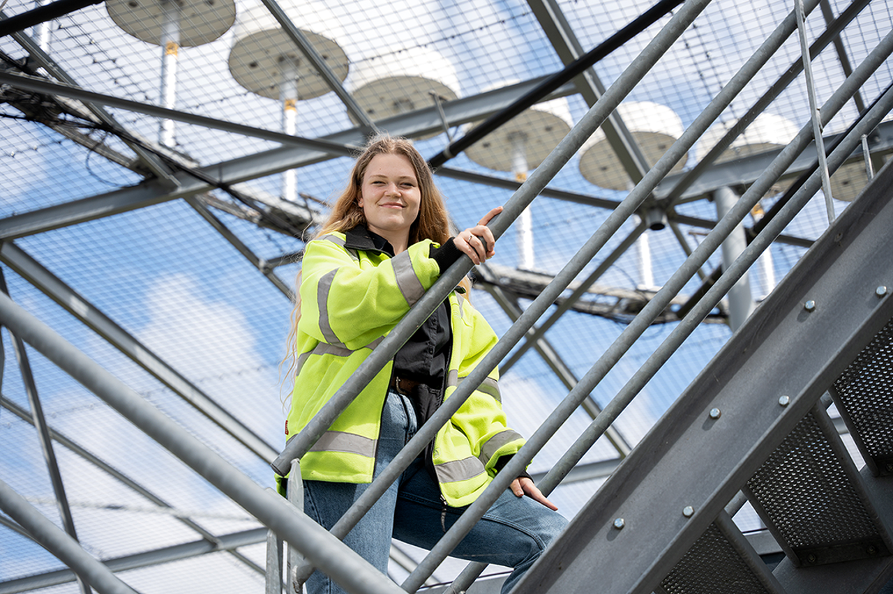 Maintenance specialist Navigatie Rosalie bij de radar
