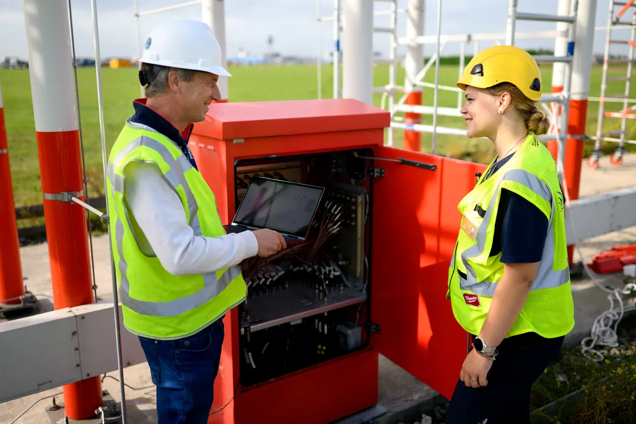 Systeemspecialist Martijn op Schiphol airside