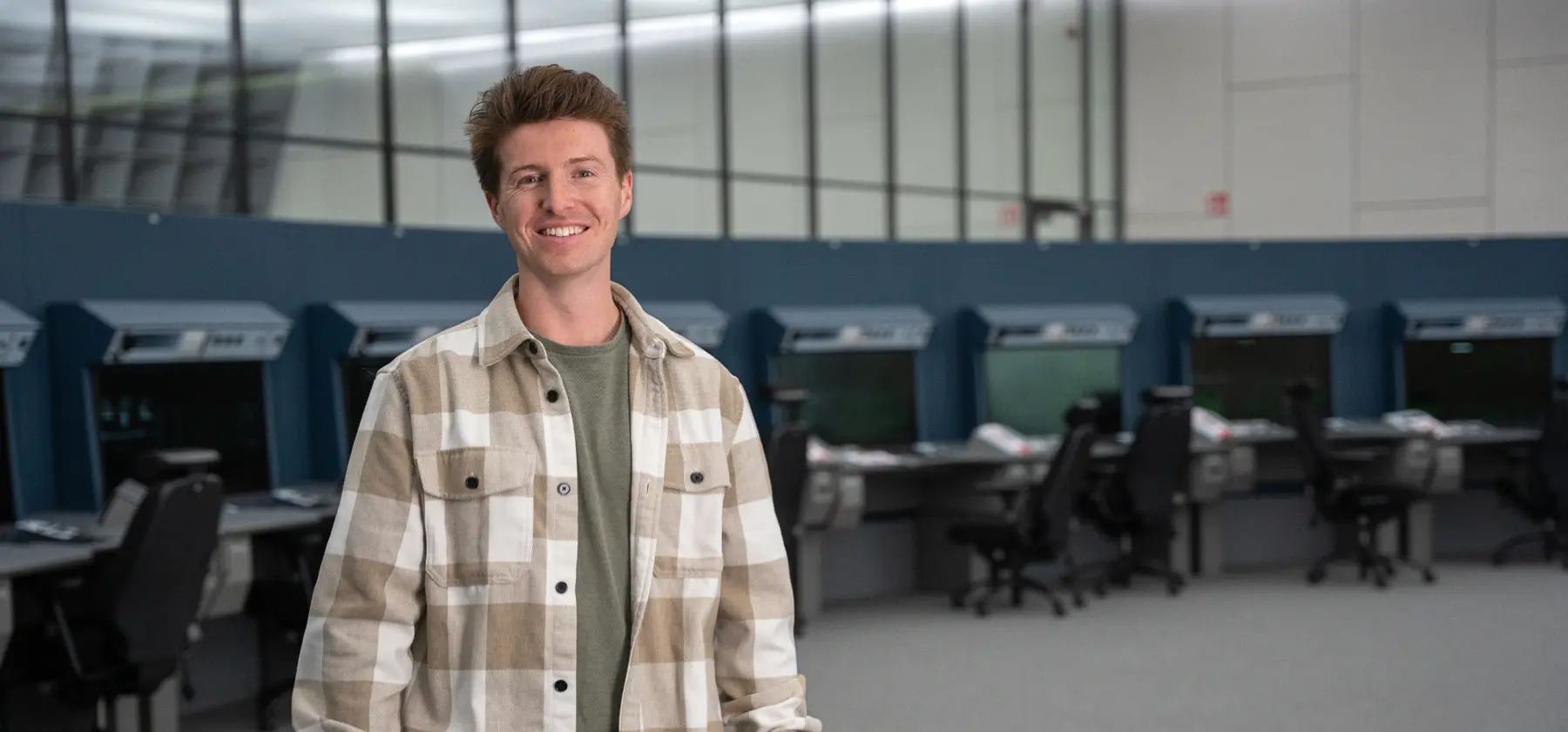 Maintenance specialist navigatie Chiel aan het werk bij LVNL