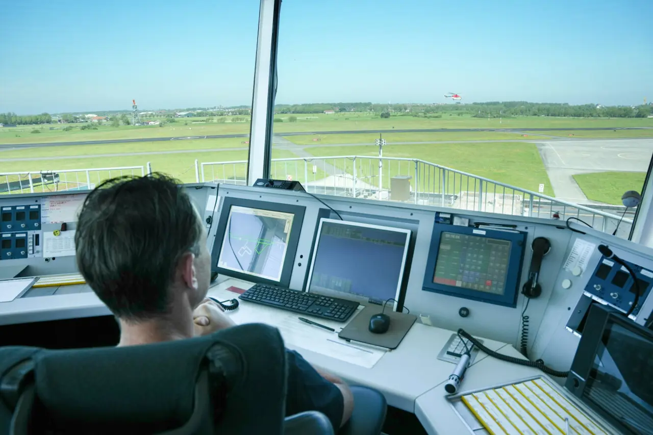 Wat maakt het werk van een luchtverkeersleider op Maritiem Vliegkamp De Kooy interessant?