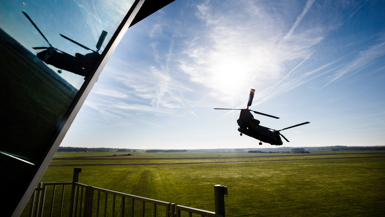 Wat maakt het werk van een luchtverkeersleider op Vliegbasis Deelen interessant?
