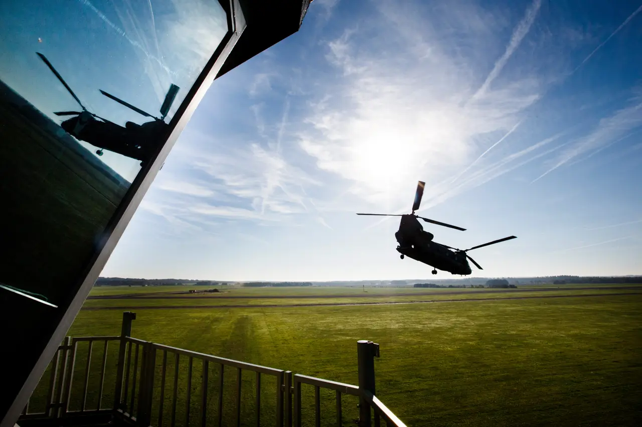 Wat maakt het werk van een luchtverkeersleider op Vliegbasis Deelen interessant?